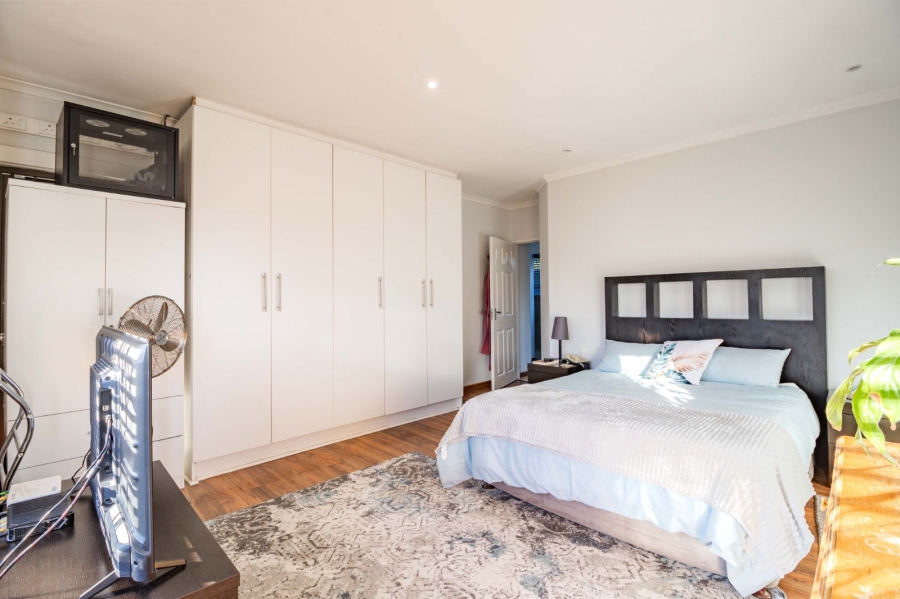4 Bedroom Property for Sale in Rondebosch East Western Cape